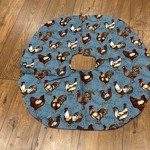 Reversible tree skirt